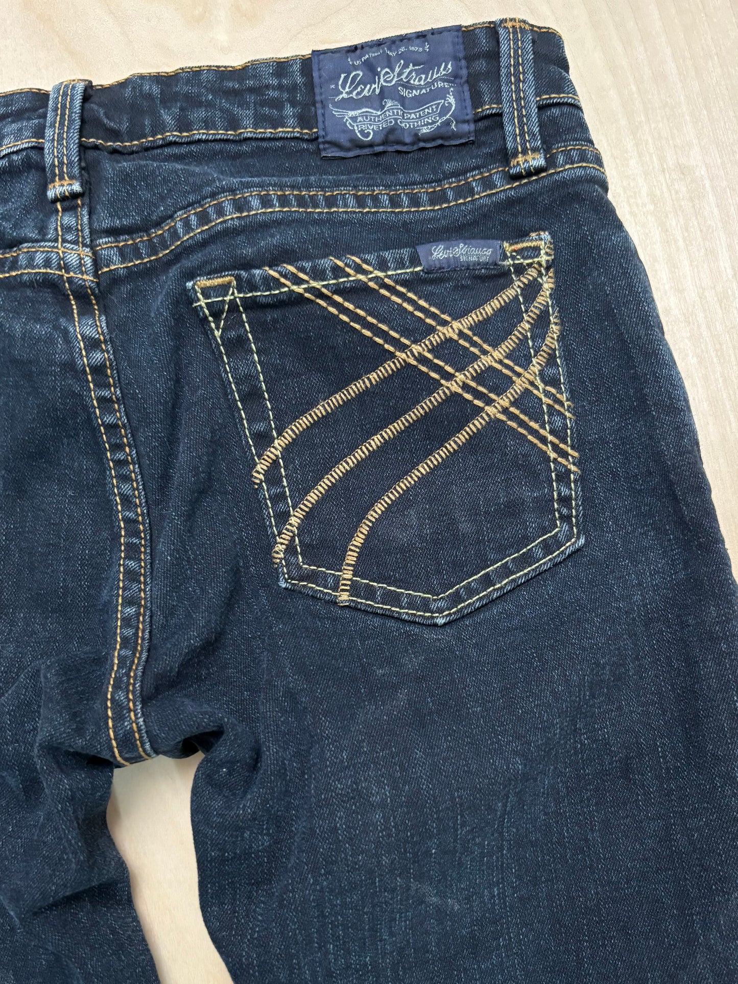Levi’s Low Rise Jeans | 29” waist