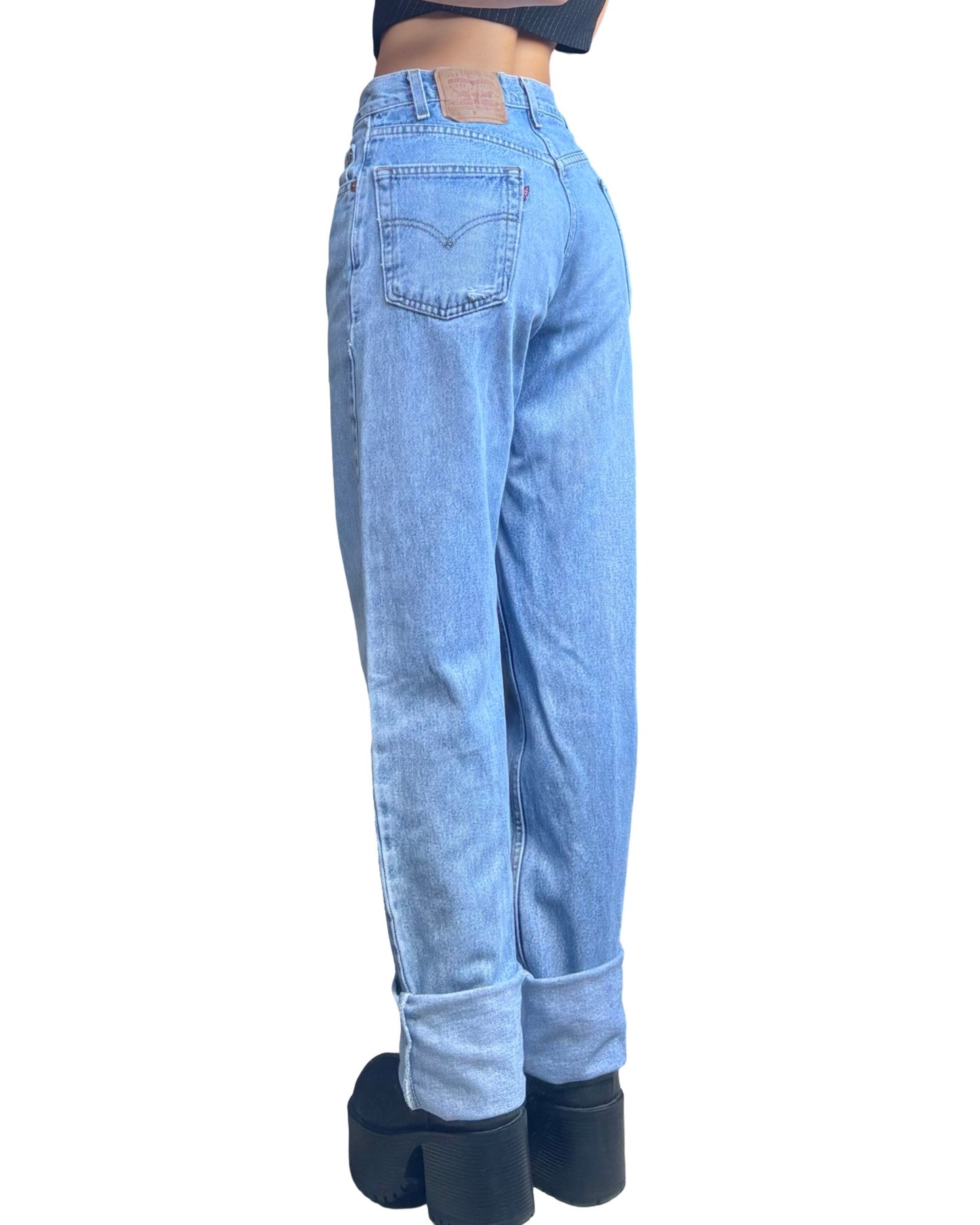 550 90’s Levi’s Jeans | Size 28” Waist