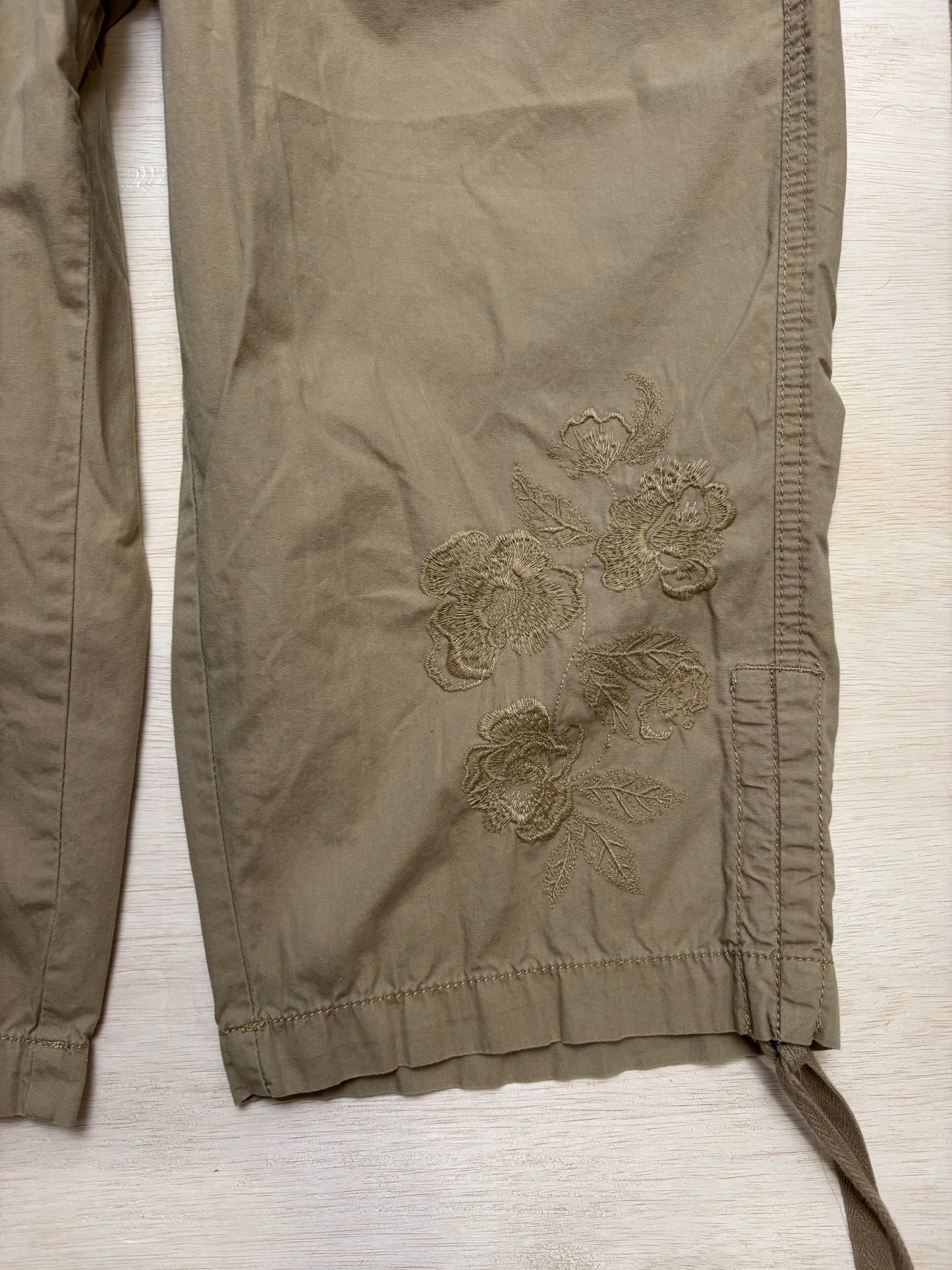 Embroidered 00’s Capris | 32” Waist