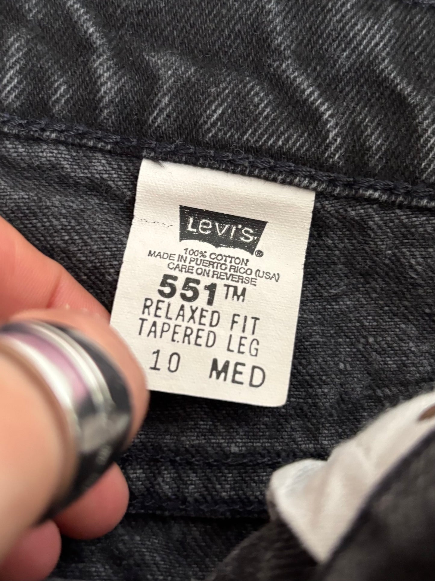 1996 Relaxed 551 Levi’s | Size 28” Waist