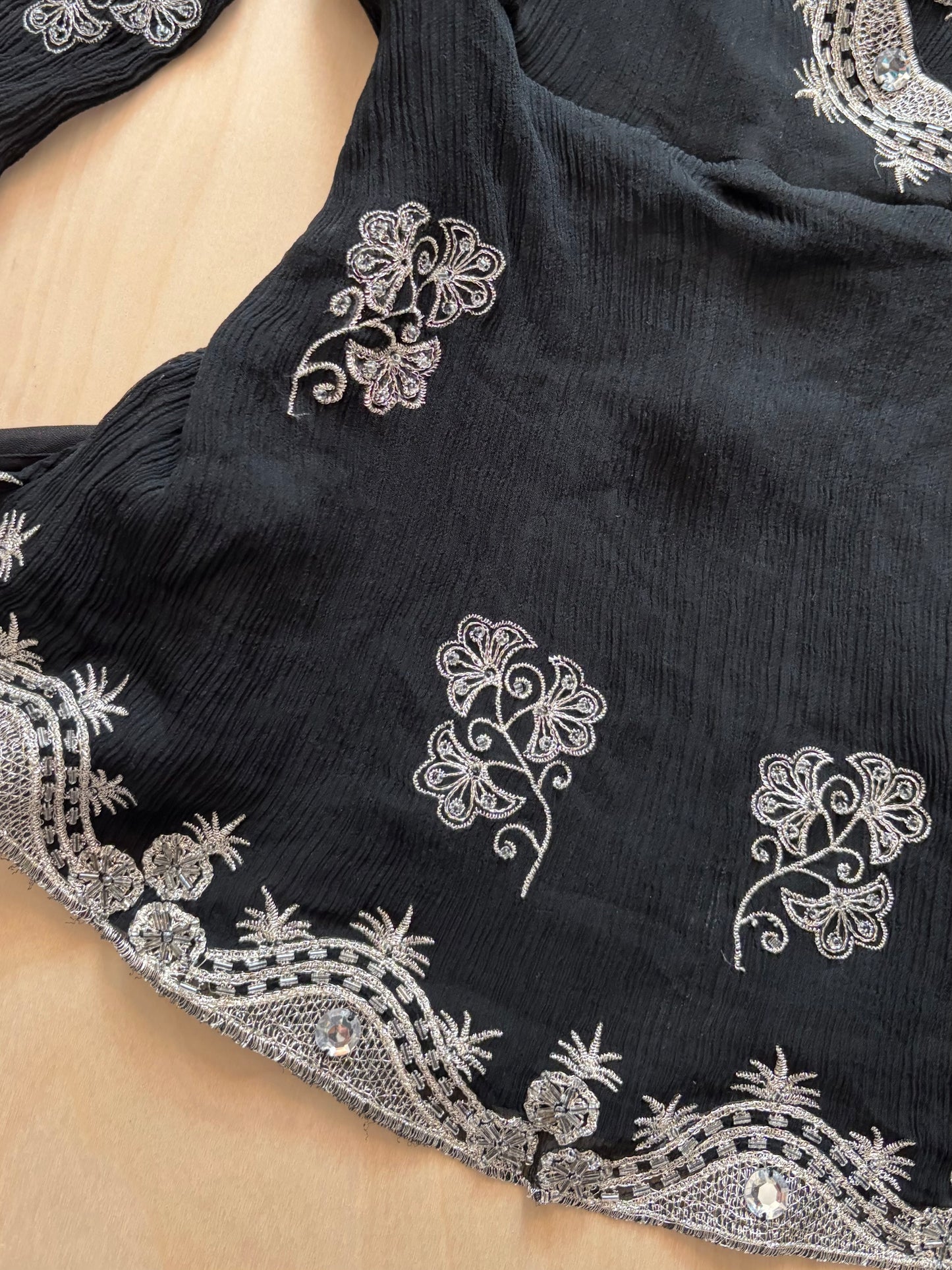 Silk Embroidered 00’s Top | Size M