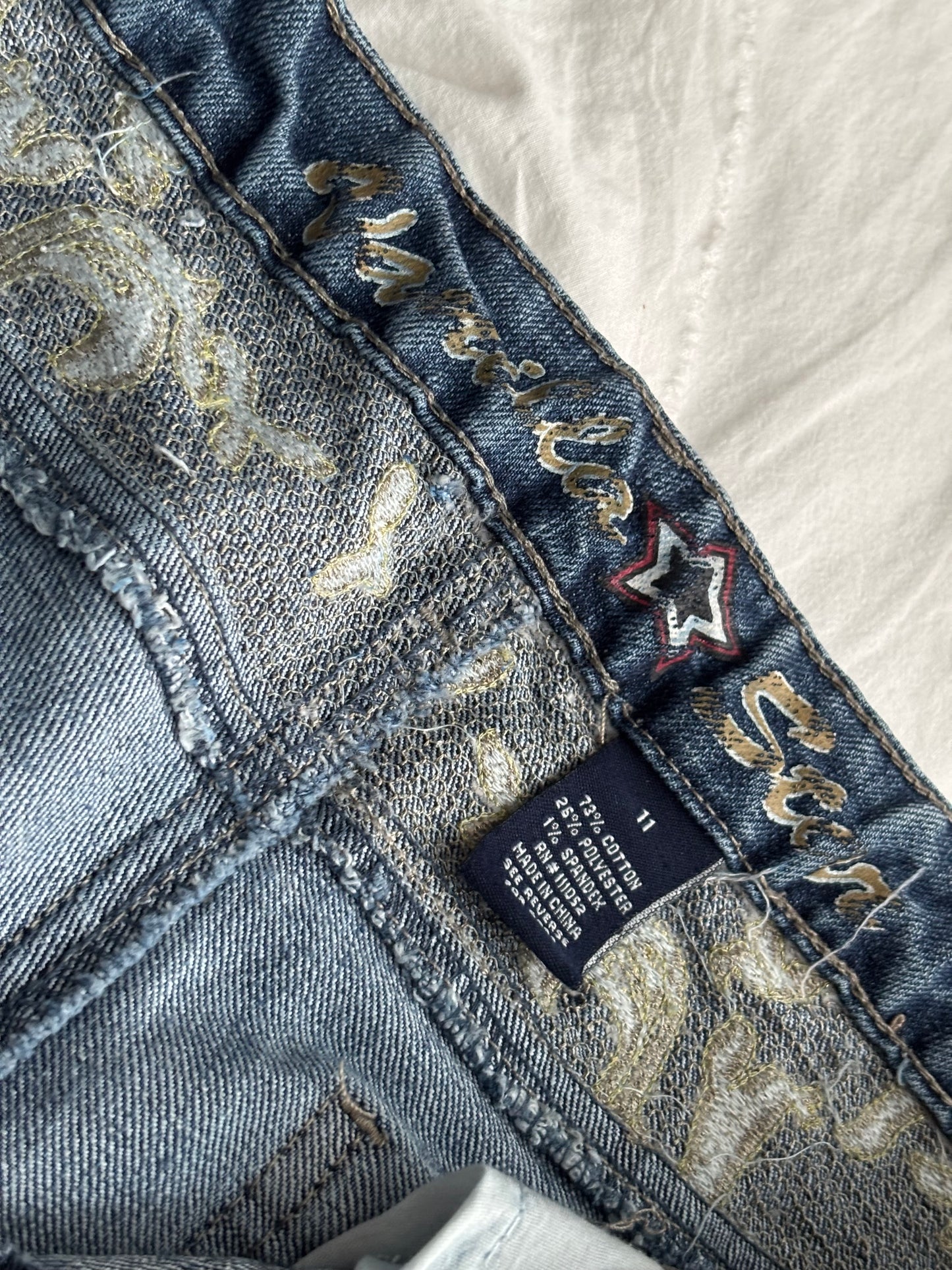 Embroidered 00's Jean Capris | Size 32" Waist