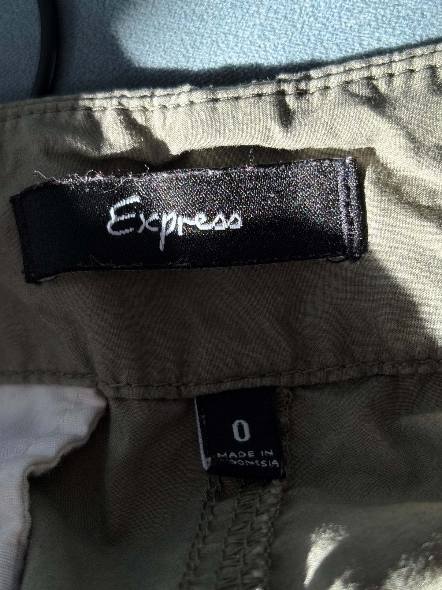 Express 00's Cargo Capri Pant | Size 0