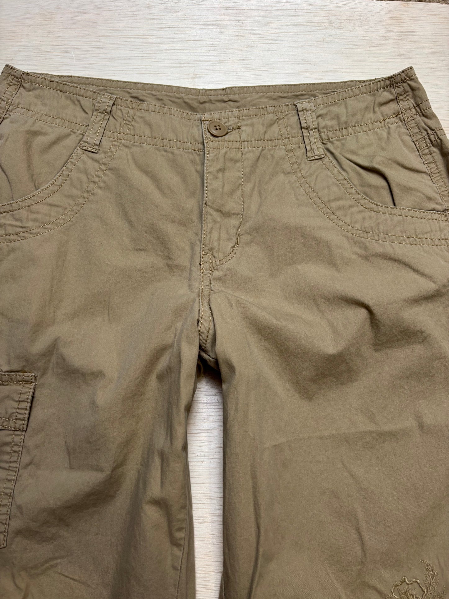 Embroidered 00’s Capris | 32” Waist