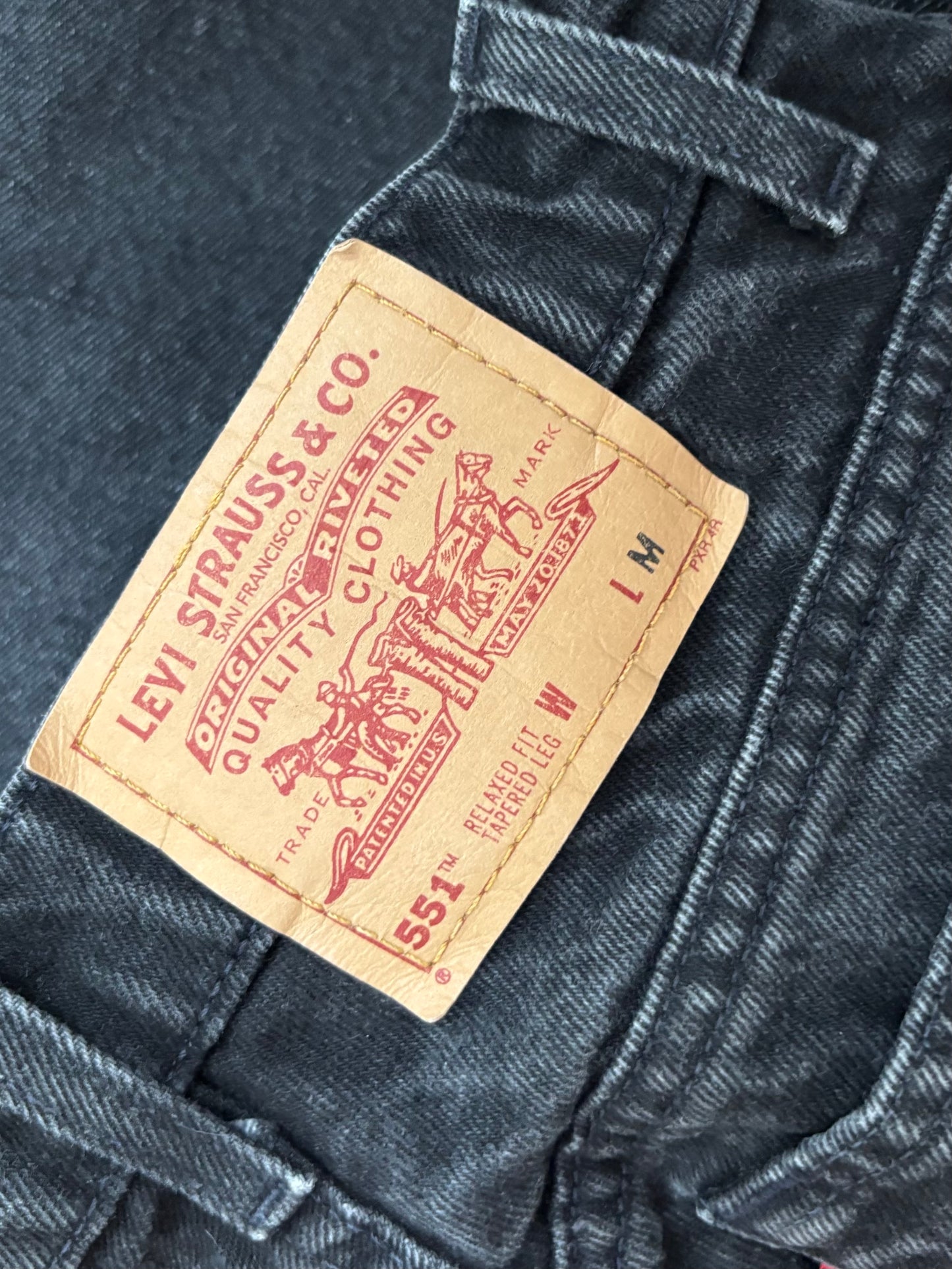 1996 Relaxed 551 Levi’s | Size 28” Waist