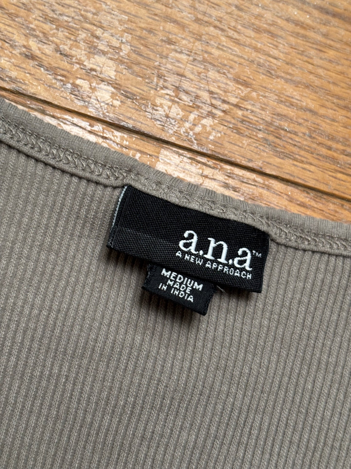 Ana 00's Shimmer Tank | Size M