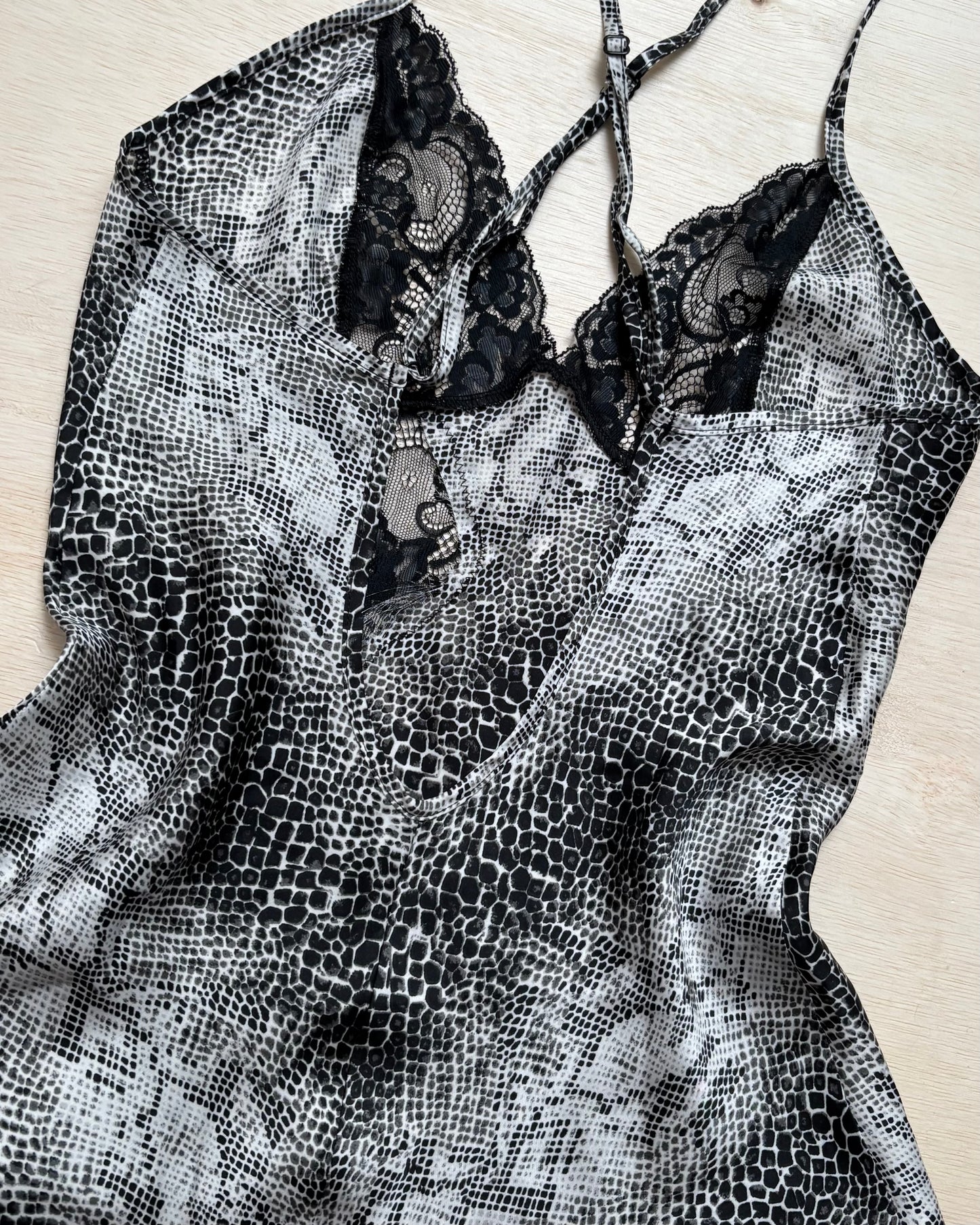 Fredrick’s Snake Slip | Size S