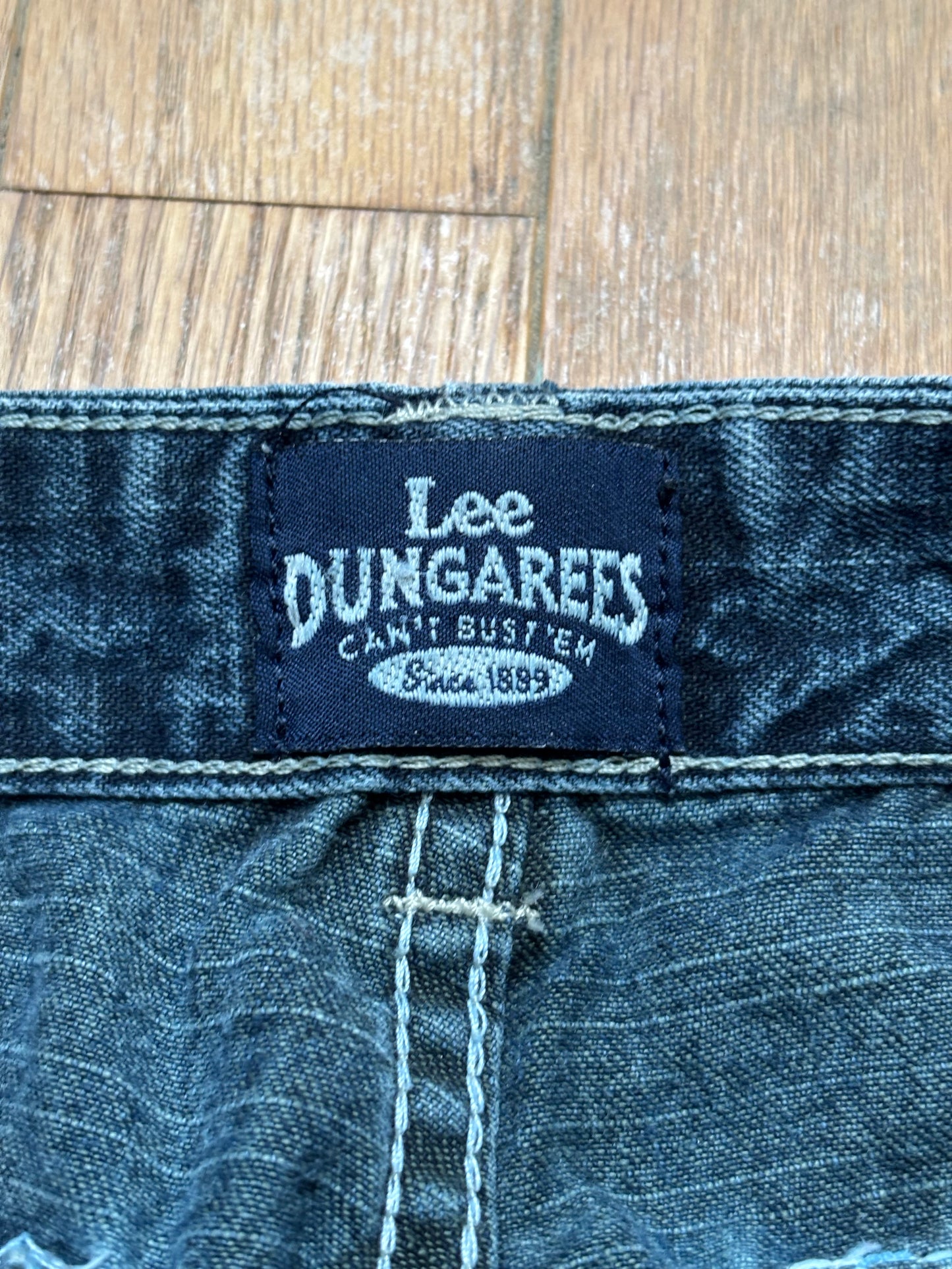 Lee 90’s Cargo Capris | Size 30” Waist