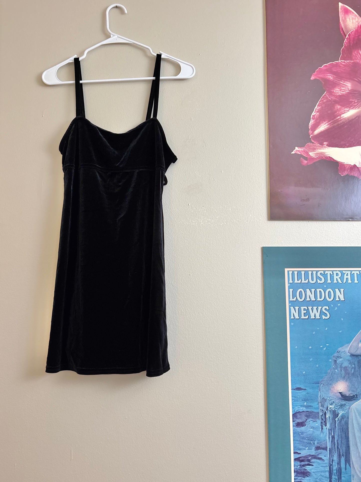 Urban Girl 90’s Velvet Mini | Size S
