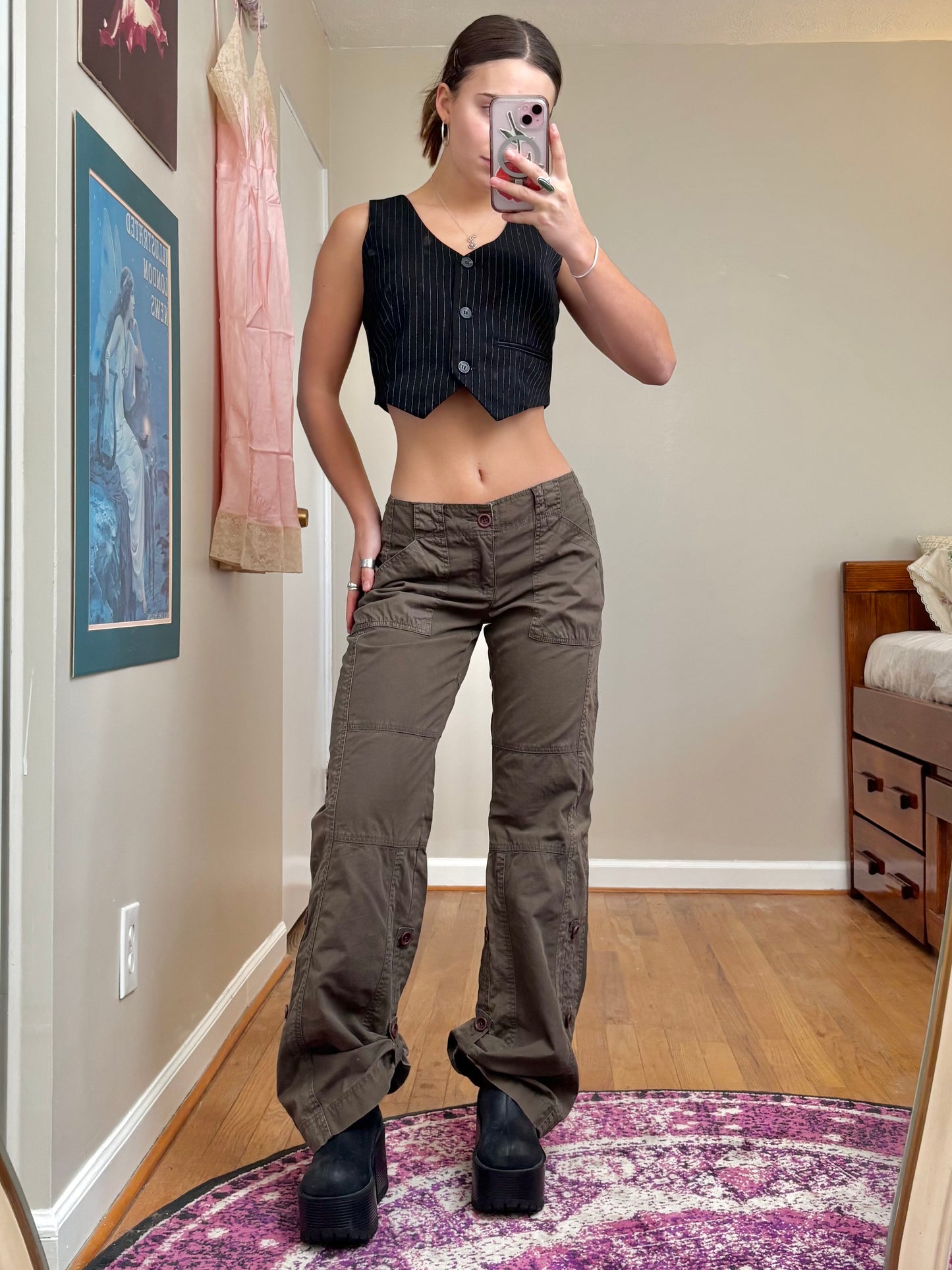 A&F 00’s Button Cargo | Size 33” Waist