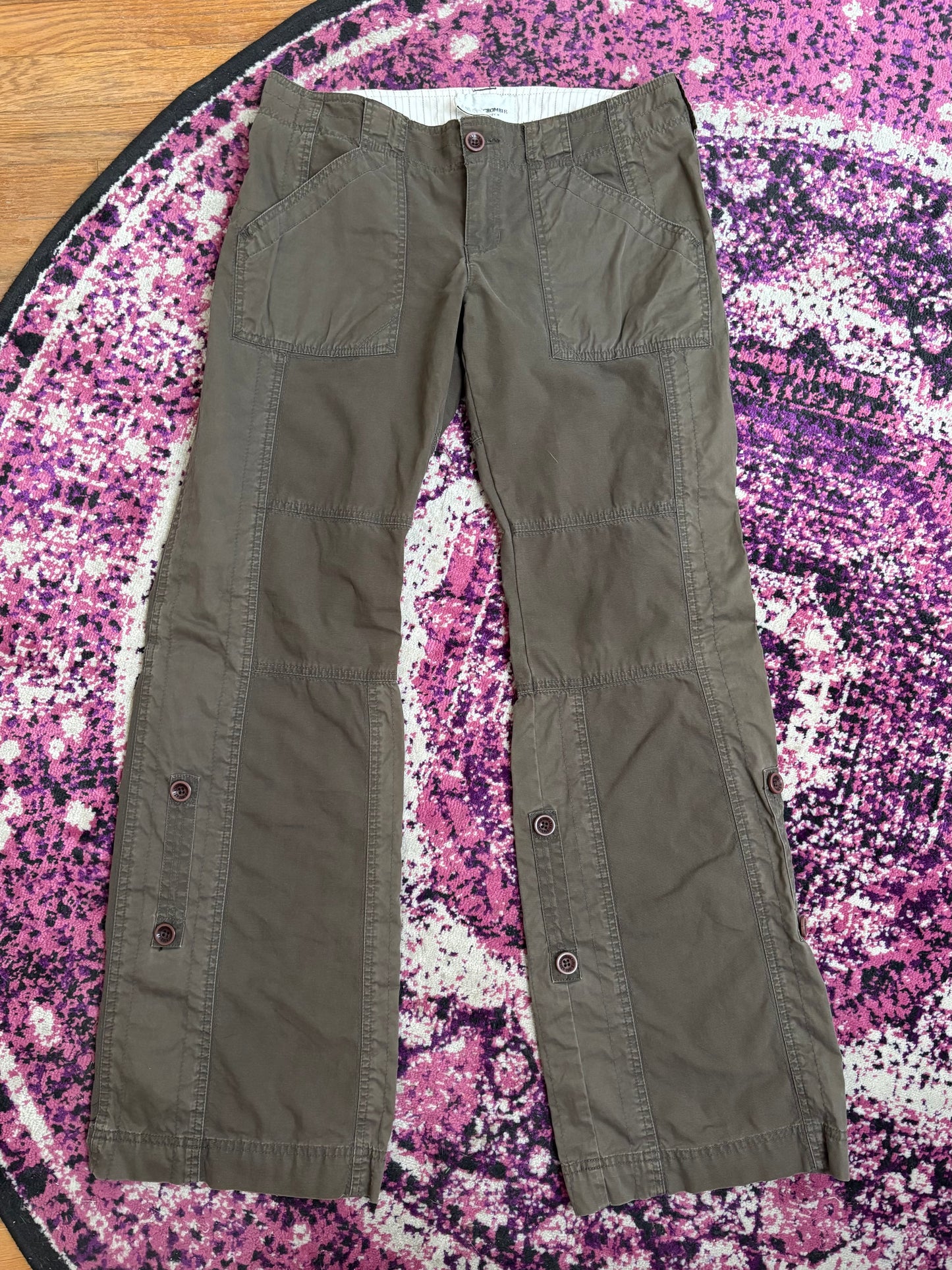 A&F 00’s Button Cargo | Size 33” Waist
