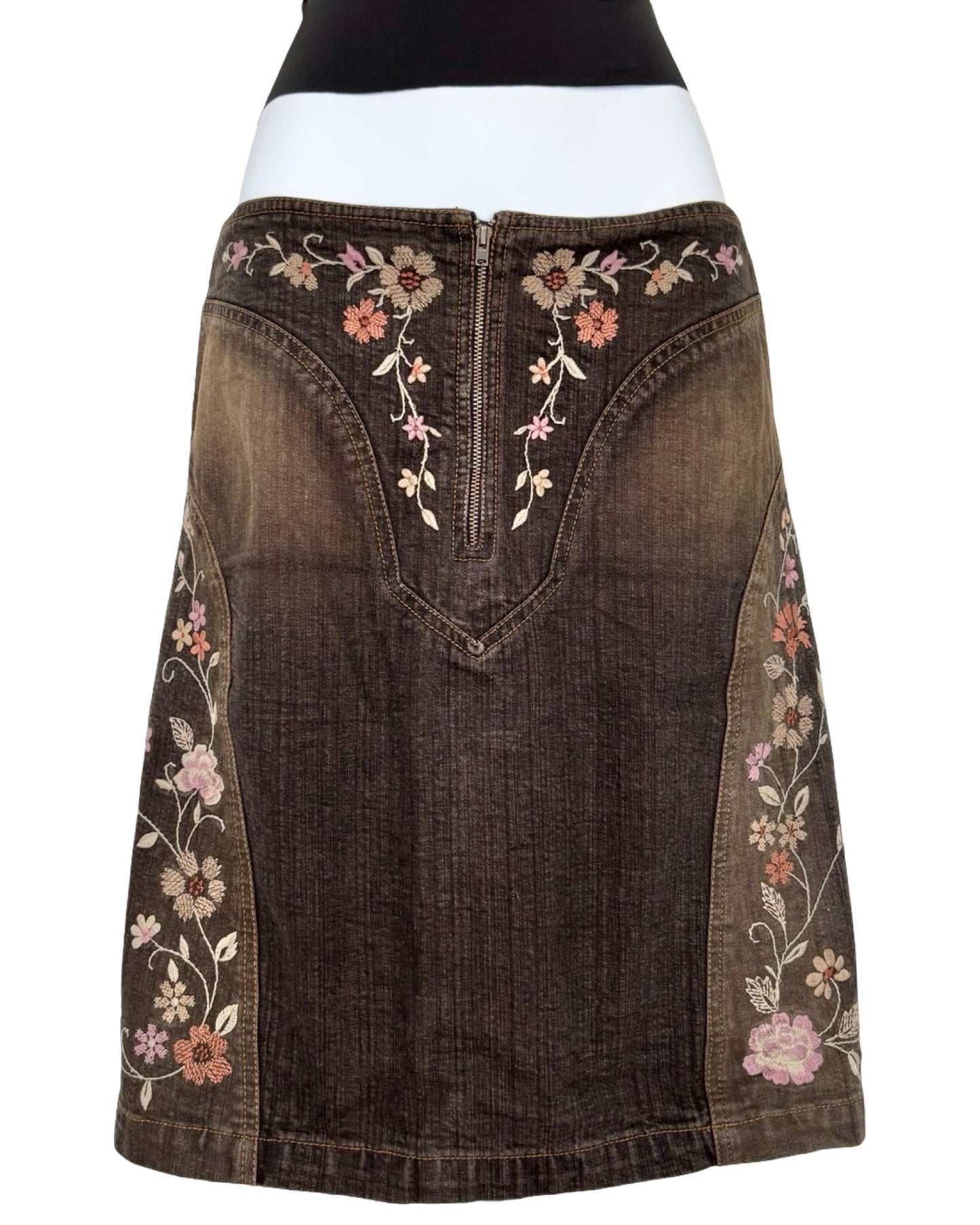 Apostrophe 90's Embroidered Denim Skirt | Size 29" Waist