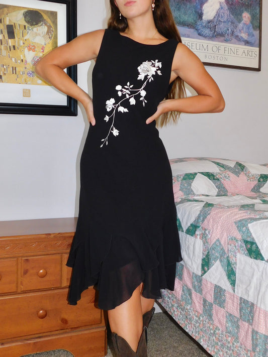 Charlotte Embroidered Midi | Size M