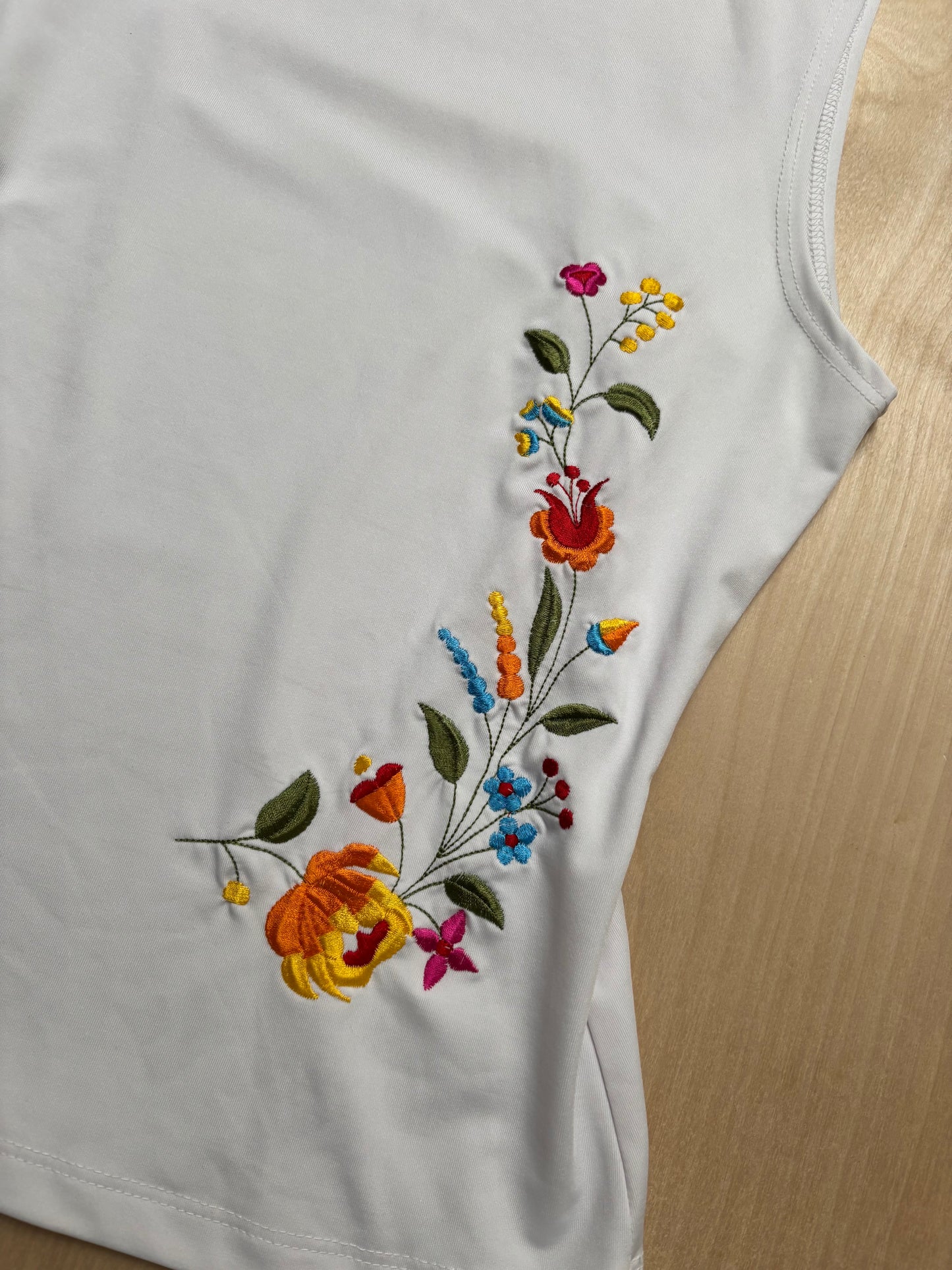 One 90’s Embroidered Top | Size S