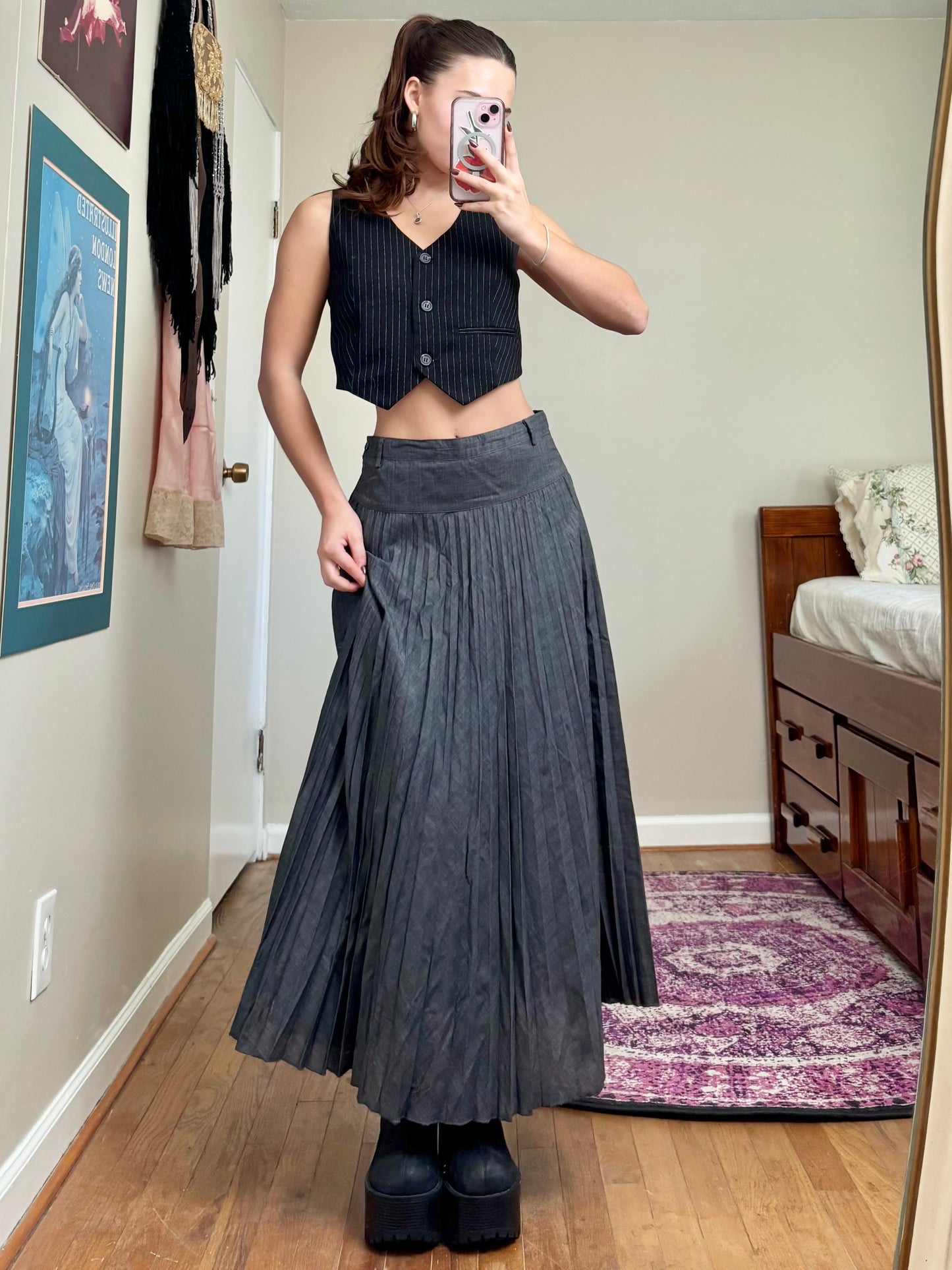 Venus 00's Pleated Skirt | Size 27" Waist
