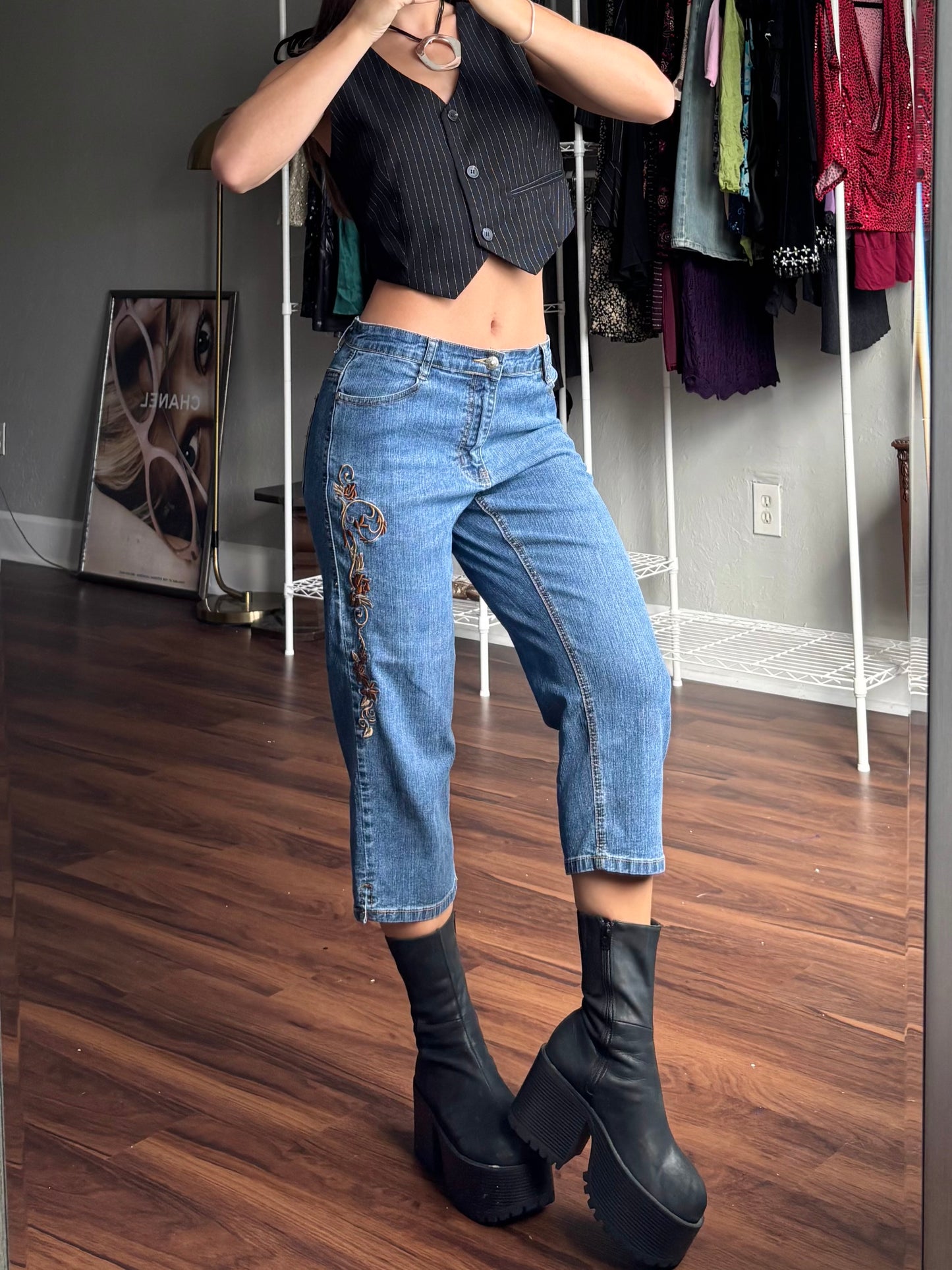 Jeanbay 00's Embroidered Capri | Size 29" Waist
