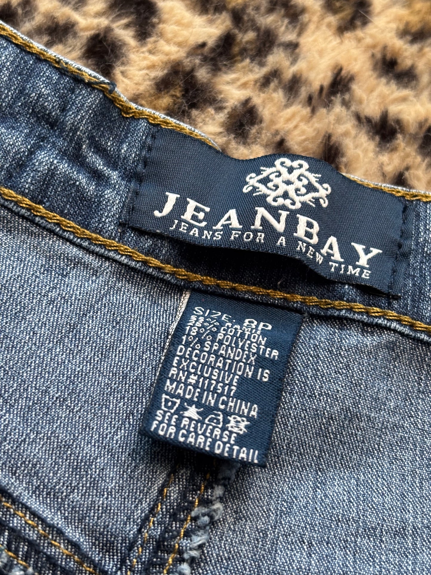 Jeanbay 00's Embroidered Capri | Size 29" Waist