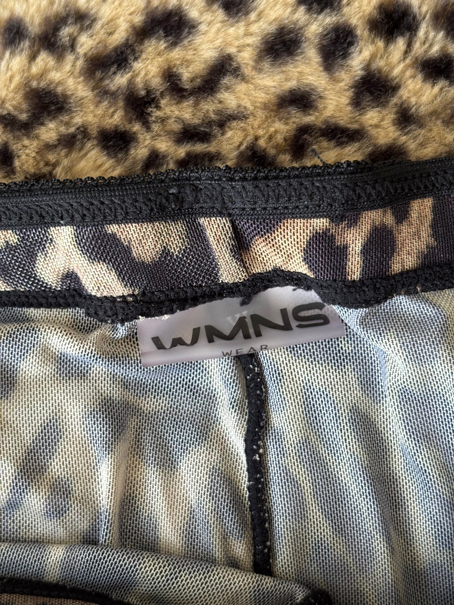 WMNS Mesh Cheetah Capri Pant | Size L