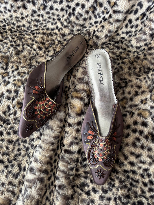 White Stag Beaded Kitten Heel | Size 6